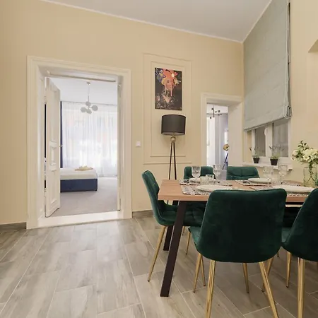 Elegant Swiety Marcin By Renters Apartman