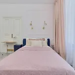 Elegant Swiety Marcin By Renters * Poznań