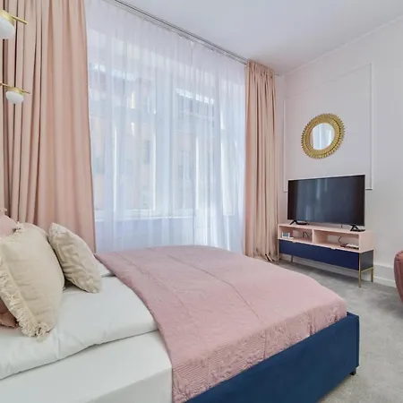 Elegant Swiety Marcin By Renters Apartment