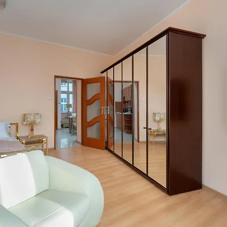 Elegant Swiety Marcin By Renters * Poznań