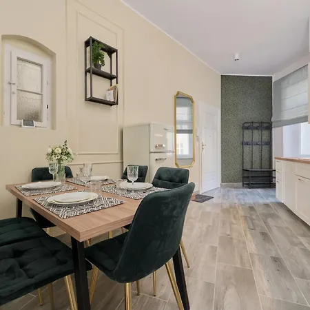 Elegant Swiety Marcin By Renters Apartment
